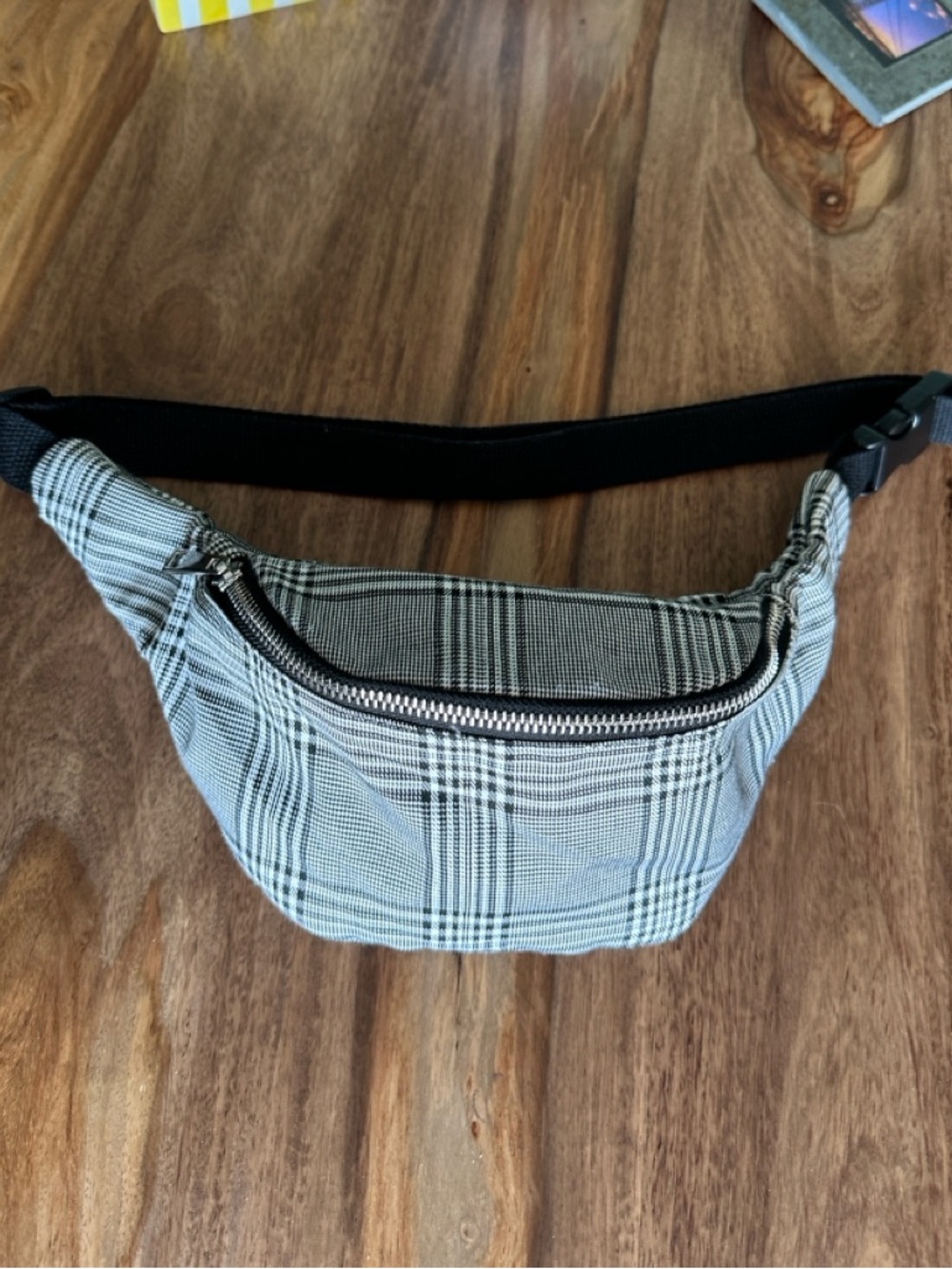 Fanny pack belt bag black & white plaid Stripes Waist Bag NWOT zipper Forever 21